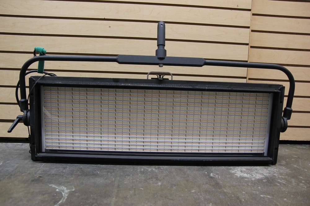 MacTech LED Artist Series 300BCW  Bi-Color Studio Light Panel