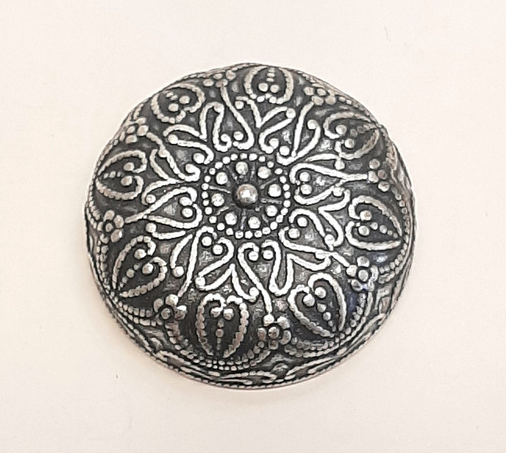 4 EMBOSSED STAMPED SILVER PLATED BRASS ROUND CABOCHONS COMPONENT EMBELLISHMENT