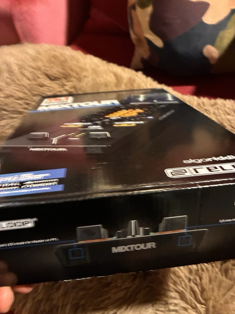 Reloop Mixtour - DJ Controller & Audio Interface