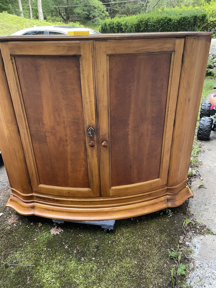 Armoire Romweber Jim Peed