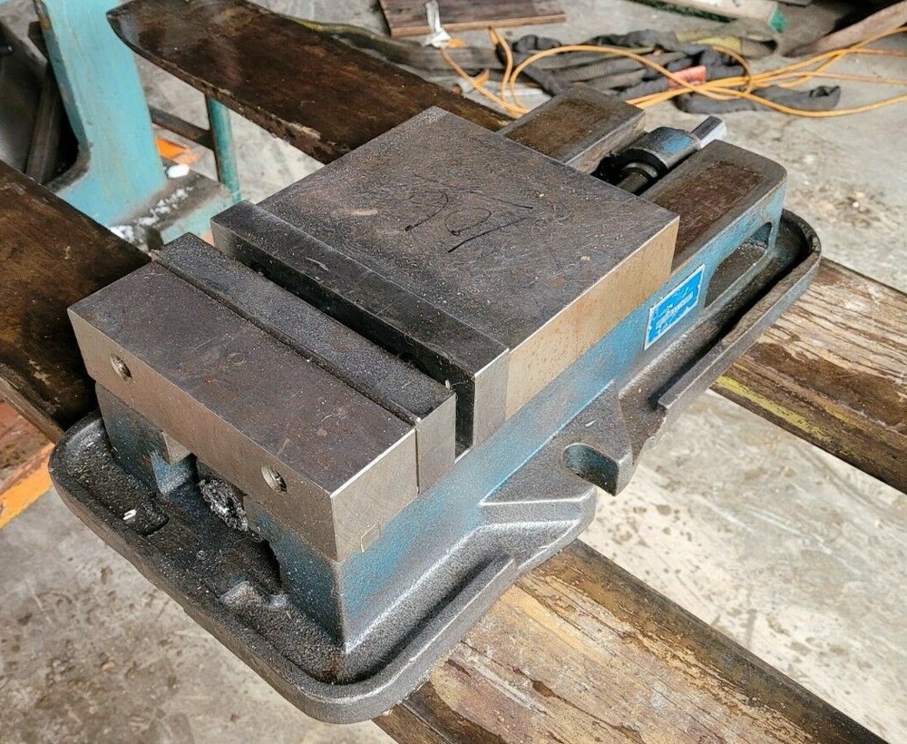8" Kurt #D80 Angle Lock Precision Milling Vise w/Jaws (No Handle)