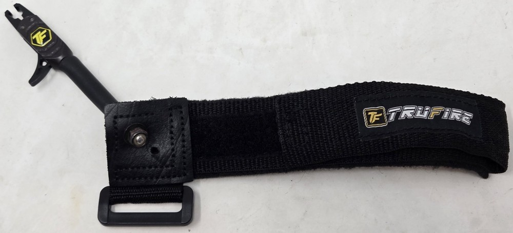 Bear Archery Compound Bow Package - Hard Case Arrows Accessories EUC Bundle