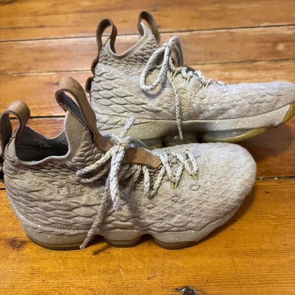 Nike LeBron 15 GS "Ghost" Sz 5Y