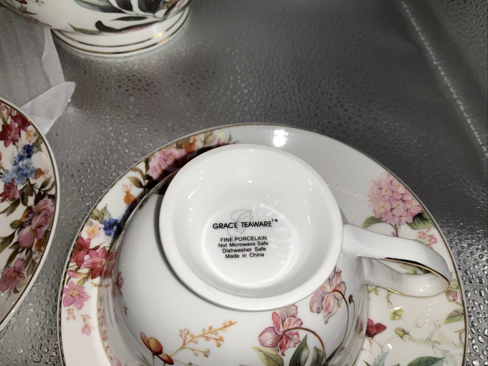 Grace Teaware Teapot (2) Cups And Saucers