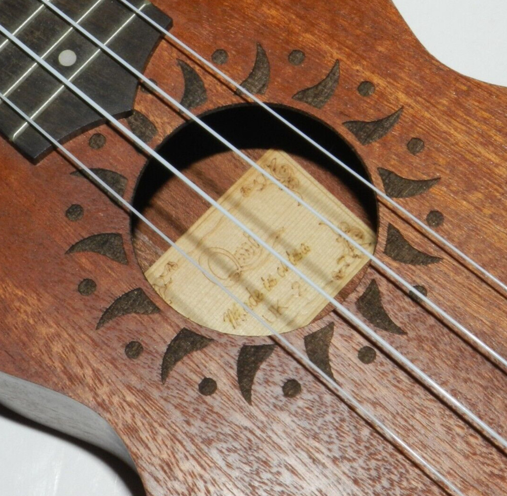 Qmi UK-21 Soprano 21' ukulele
