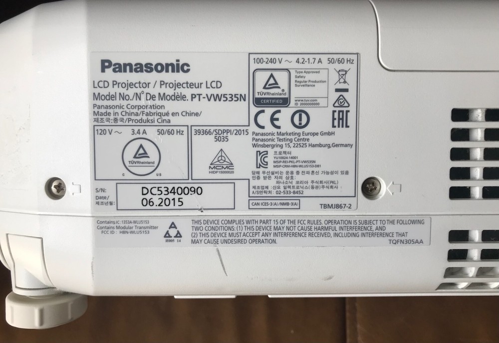 Panasonic Projector PT-VW535N. Please, read the details.