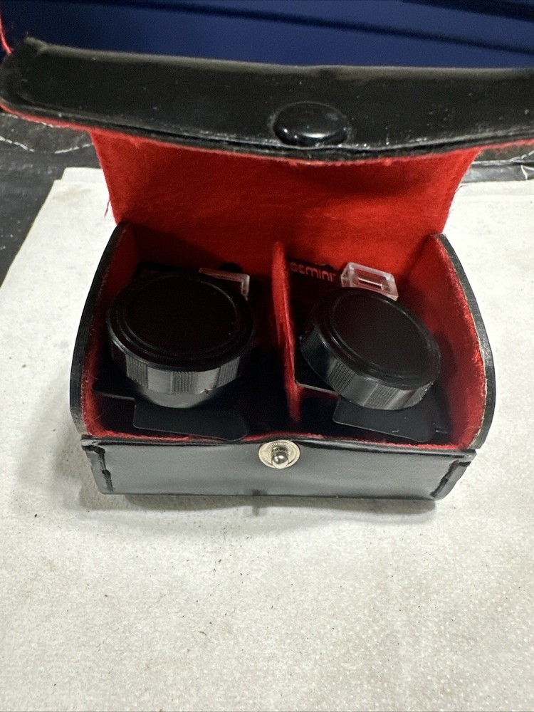 Several Vintage Cameras And Flash Bulbs, Read Full Description