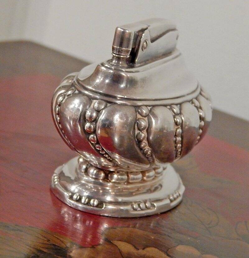 Vintage 1950's Ronson Crown Silverplate Table lighter