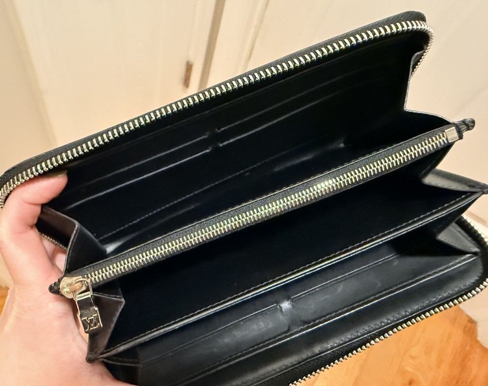Authentic Louis Vuitton - Black Leather Zippy Wallet.