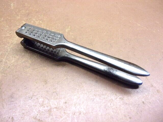 Vintage Steel Nutcracker Holiday Kitchen Tool Multi-Size Nut Cracker Tool LQQK!