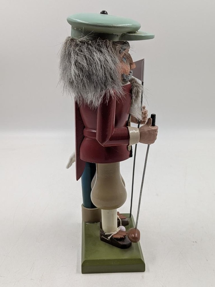 BRN Design 11.5” Nutcracker – Golfer 19th Hole