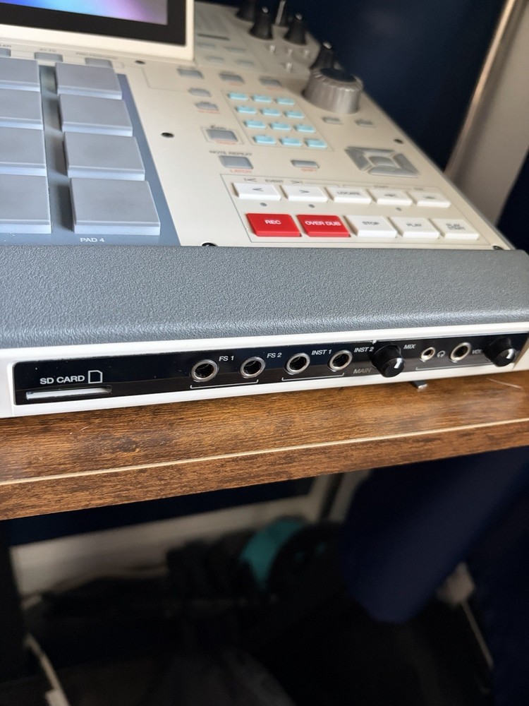 AKAI MPC X SE Professional Standalone Sampler & Sequencer Special edition