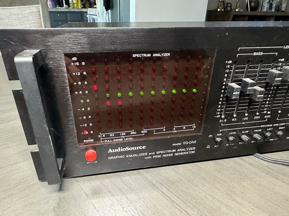 AUDIOSOURCE EQ-ONE EQUALIZER SPECTRUM ANALYZER & PINK NOISE GENERATOR