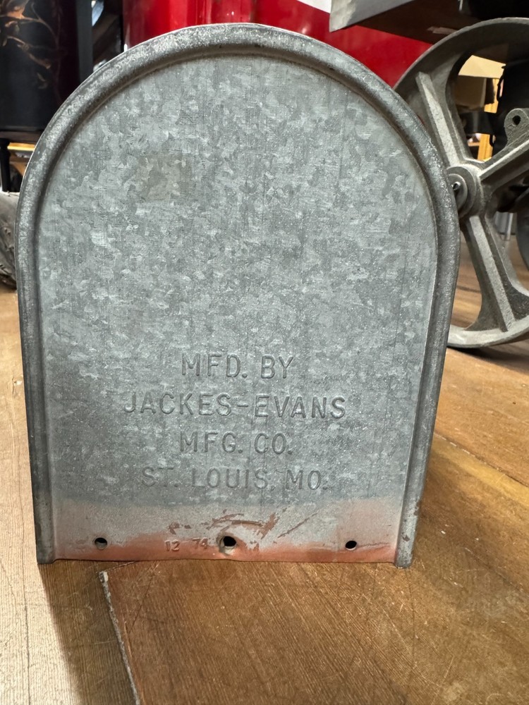 Vintage 1974 mailbox Jackes - Evans