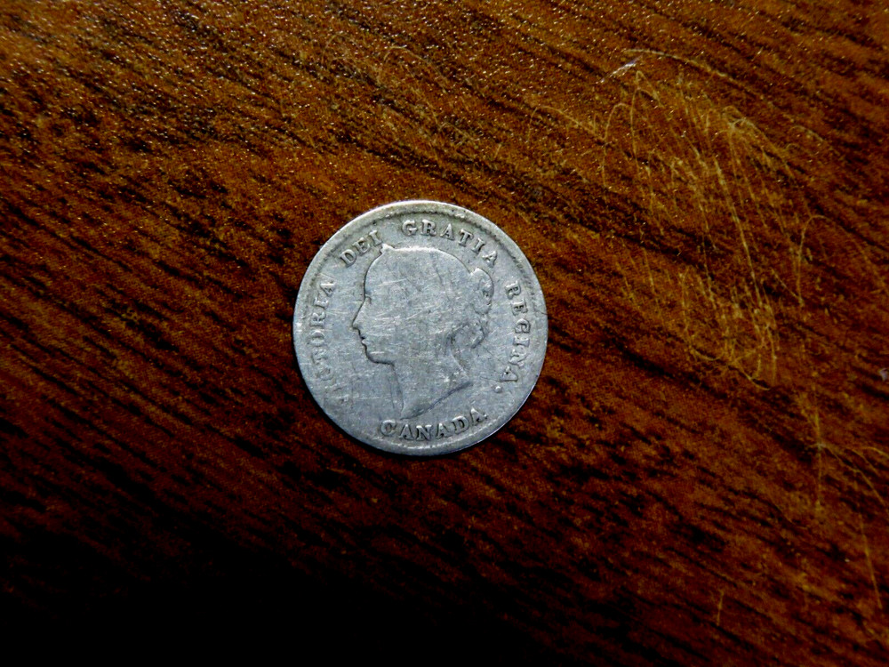Canada Genuine Better Date 5 Cent Silver Coin #35 R2