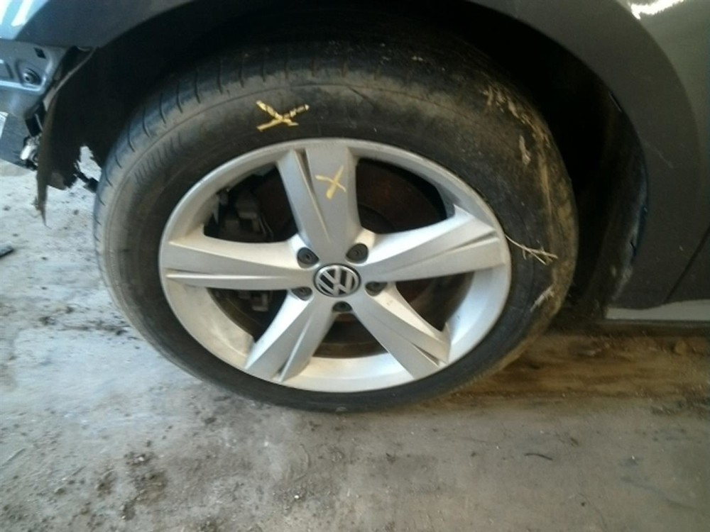 PASSAT 2013 High Mounted Stop Light 104925612