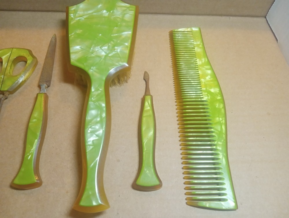 6 Pc Vintage Green Marbled Vanity Set