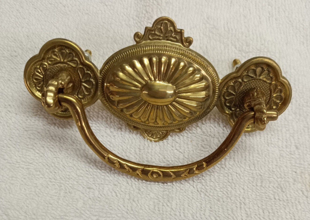 CAST BRASS HANDLE,STAMPED BRASS OVAL SUNBURST BACKPLATE DRAWER PULL, NOS