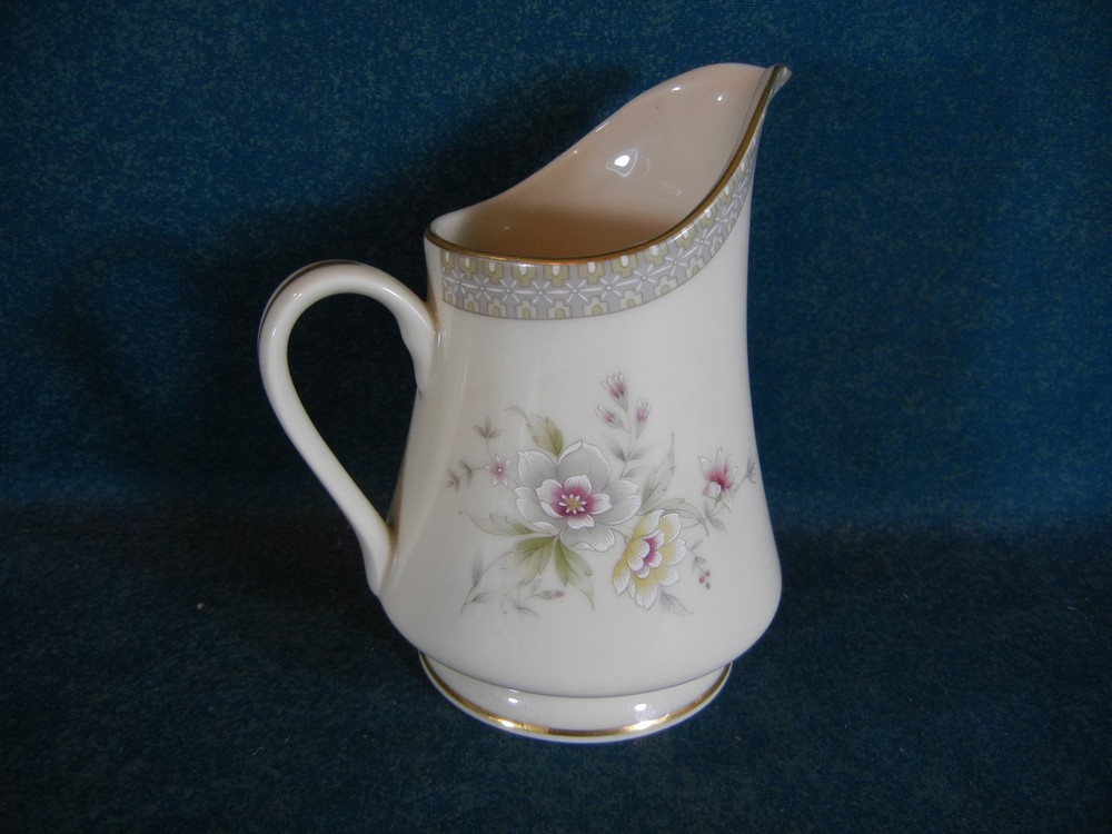 Mikasa Devonshire L2825 Creamer