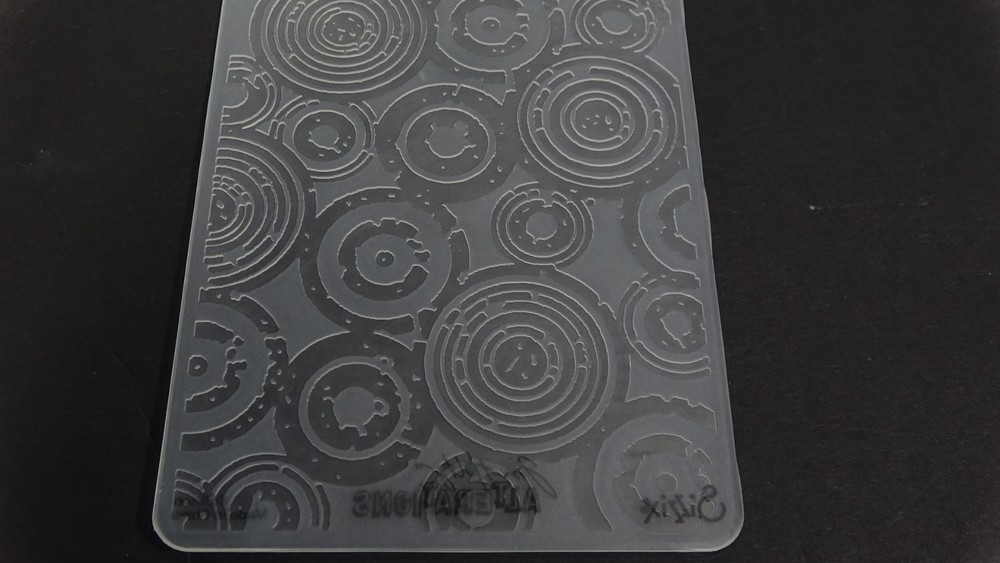 Jim Holtz Alterations Sizzix Embossing Folder Retro Circles