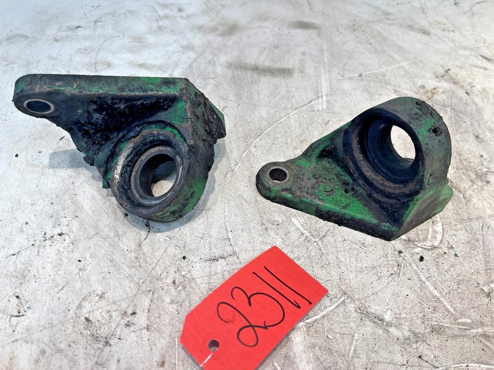 John Deere 7800 Tractor Engine Mount Brackets R95415 R95414
