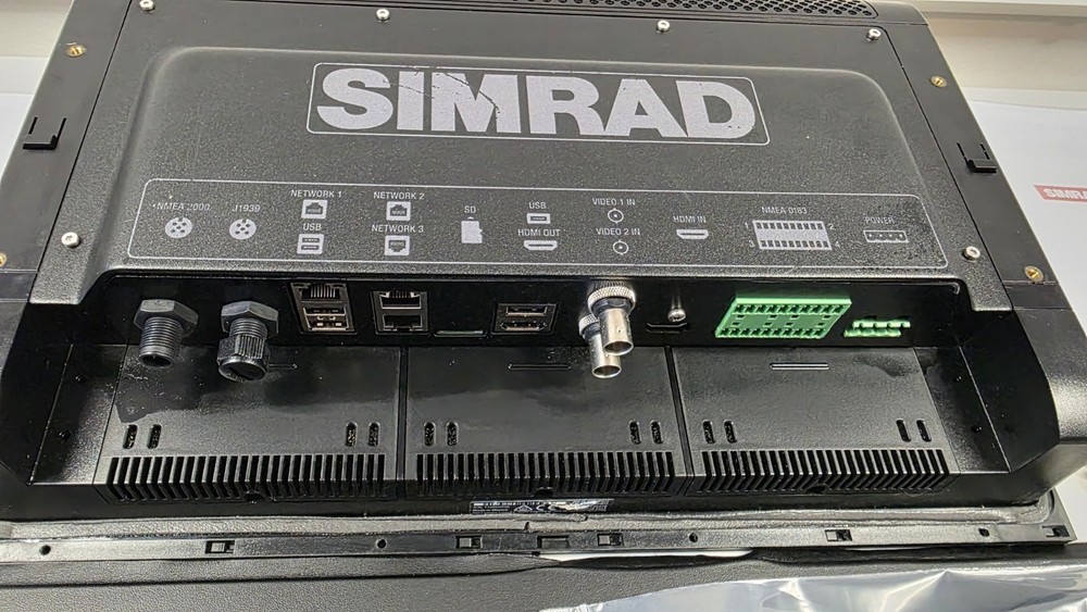 Simrad NSO16 evo3 + OP50 Remote Controller 16” MFD Chartplotter – Complete Set.