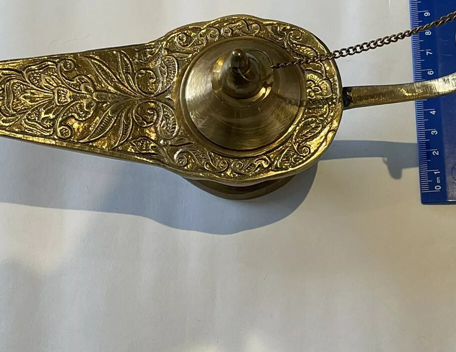 SOLID BRASS COLLECTABLE LARGE HEAVY GENIE LAMP WITH WICK INSIDE
