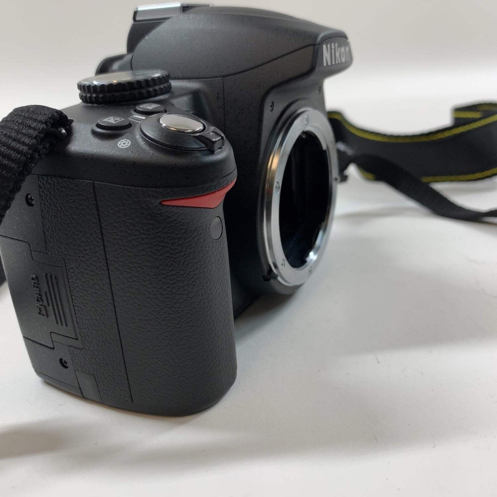 Nikon D3000 10.2MP DSLR Camera