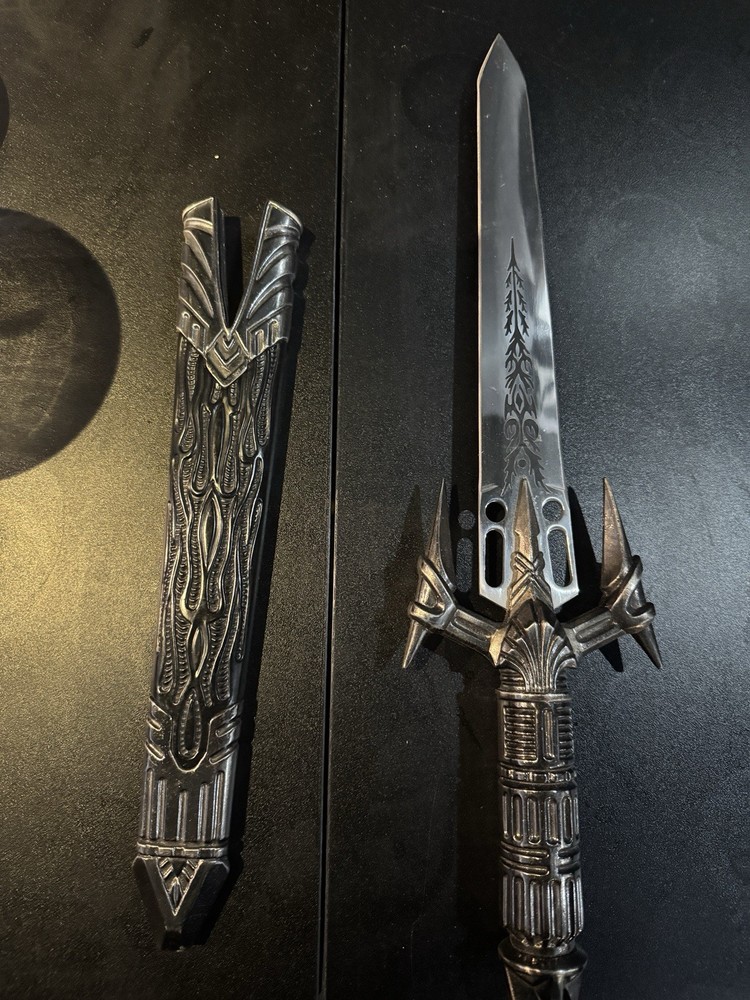 Fantasy Futuristic Dagger Knife