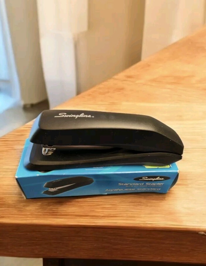 Swingline Standard Desktop Stapler, 15 Sheet Capacity, Black (54501)