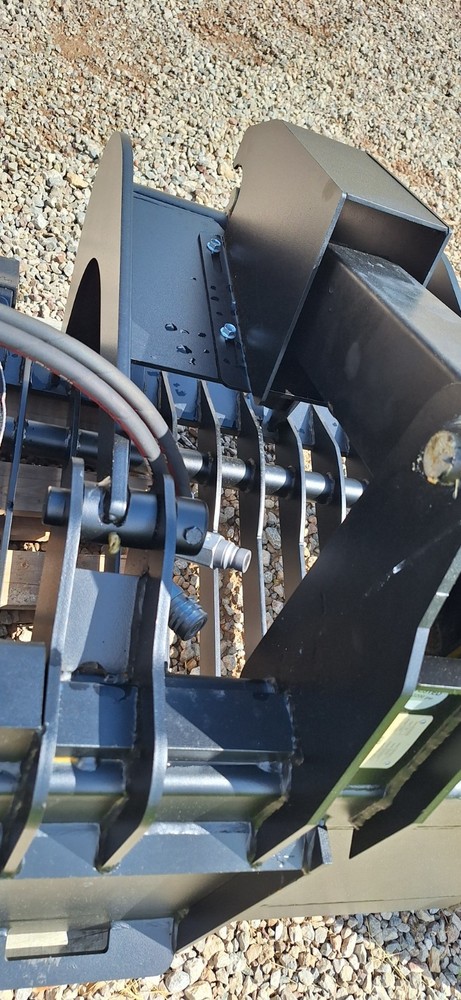 84" Extreme Duty Skid Steer Rock Grapple Withteeth