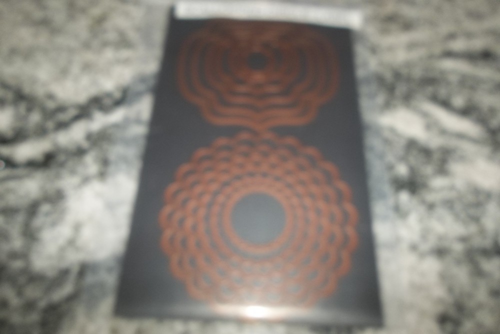 Scalloped and Circle Labels Dies New