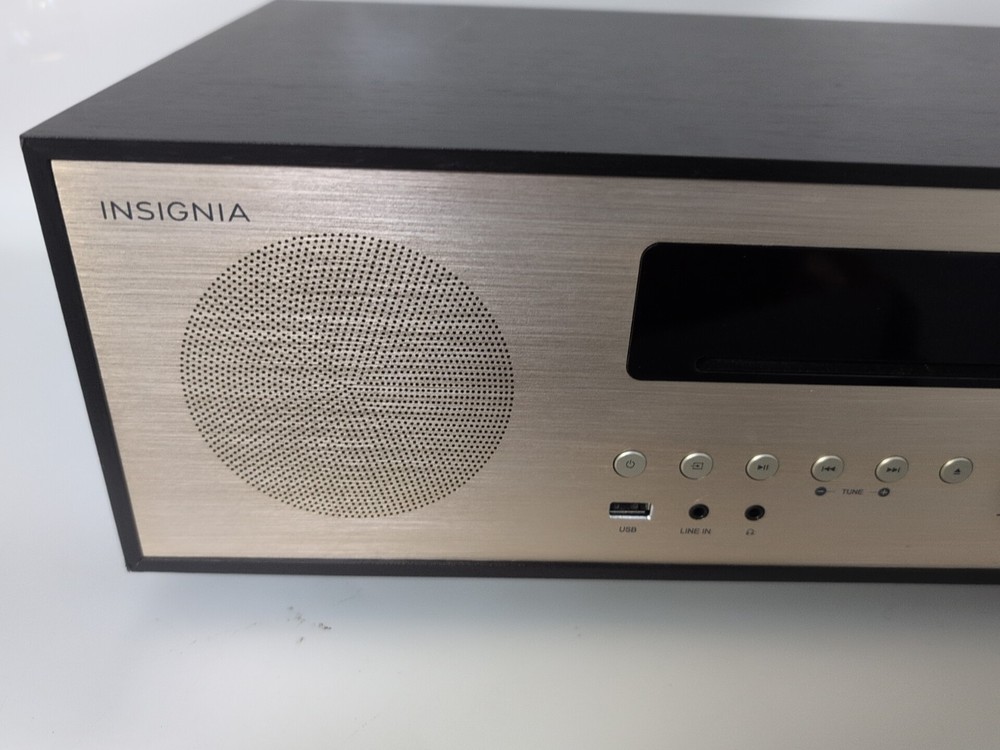 Insignia NS-HAIOR18 W/Remote Control and Cords