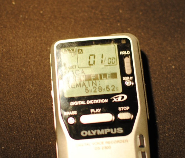 OLYMPUS DS-2300 W/ Data Transfer Cable, Original Box, CD, Instructions, XD card