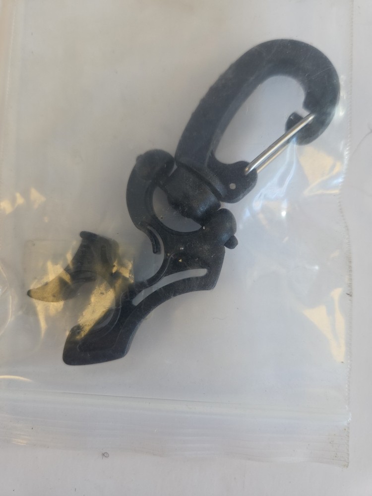 XS Scuba Two Hose Clip