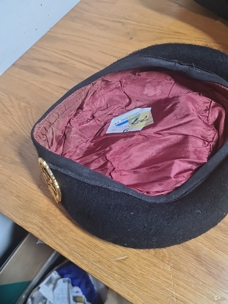 Kuwait Army Beret & Badge Size 54