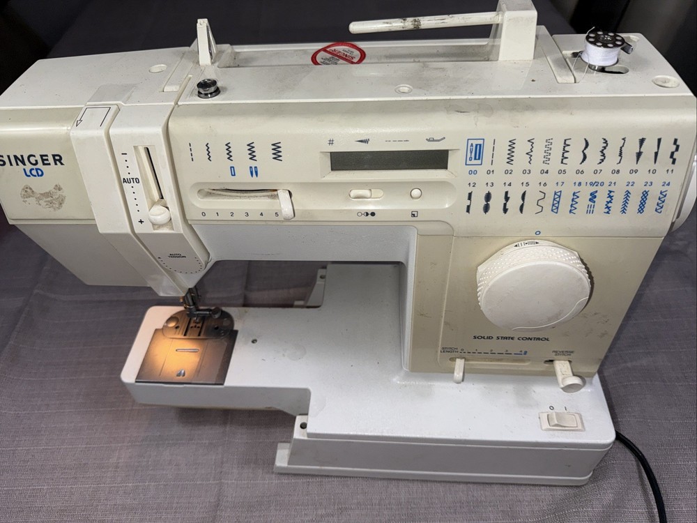 Singer LCD Model 9334 Sewing Machine
