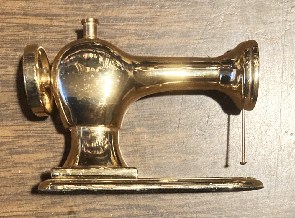 Elgin Gold Tone Sewing Machine Mini Clock Quartz