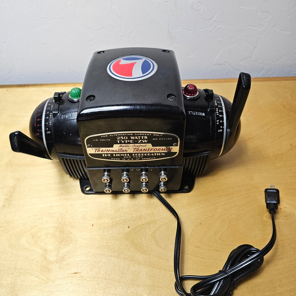 Lionel Multi Control Trainmaster Type ZW 250 Watt Transformer - Powers On!