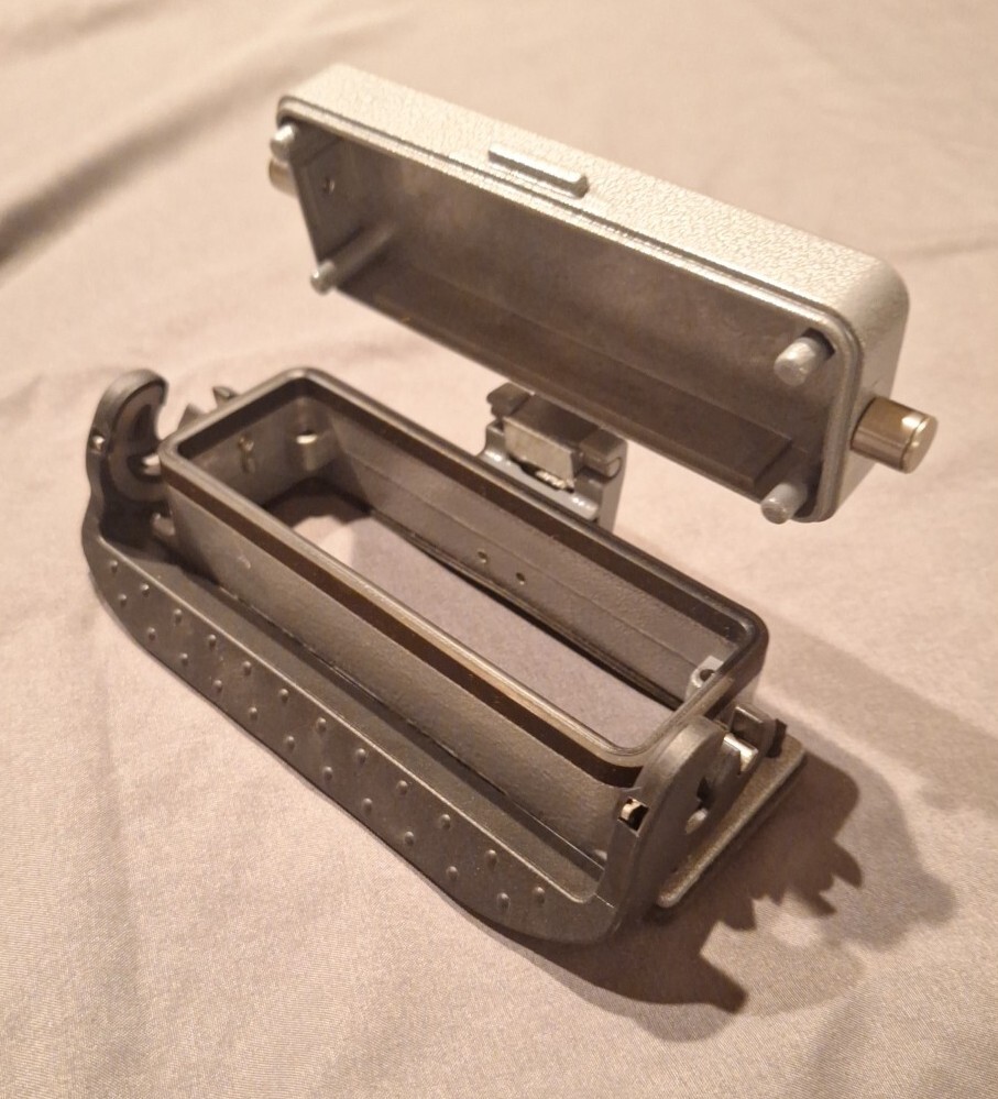 Thomas & Betts PB424 Pos-E-Kon Locking Panel Mount Base