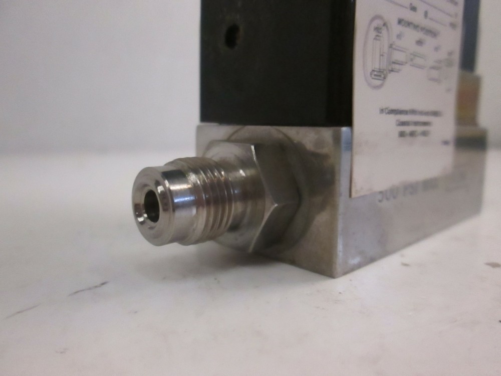 Unit UFC-1000 Mass Flow Controller MFC, O2, 10 SLM