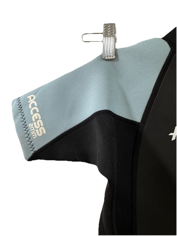 Hyperflex wetsuit Children's Access 2mm Back Zip -Size 8 - Spring Black/Blue