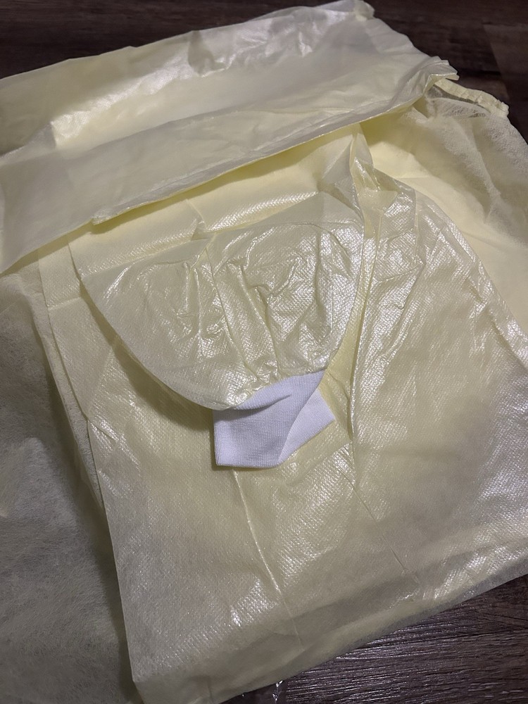 Disposable Yellow isolation Gowns ( 9-pack Open Box )