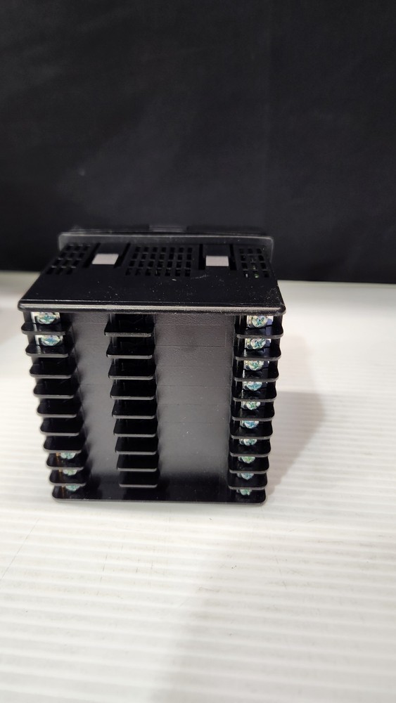 Omega CN730 temperature controller DIN cn733