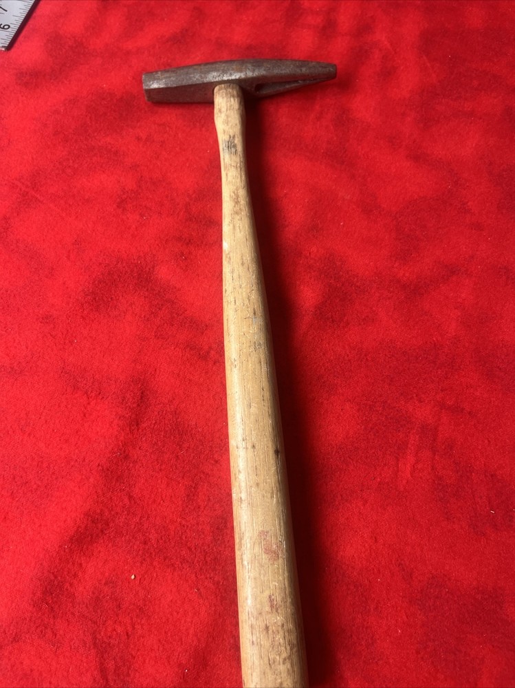 6.5 OZ (UNBRANDED) TACK HAMMER (t54)
