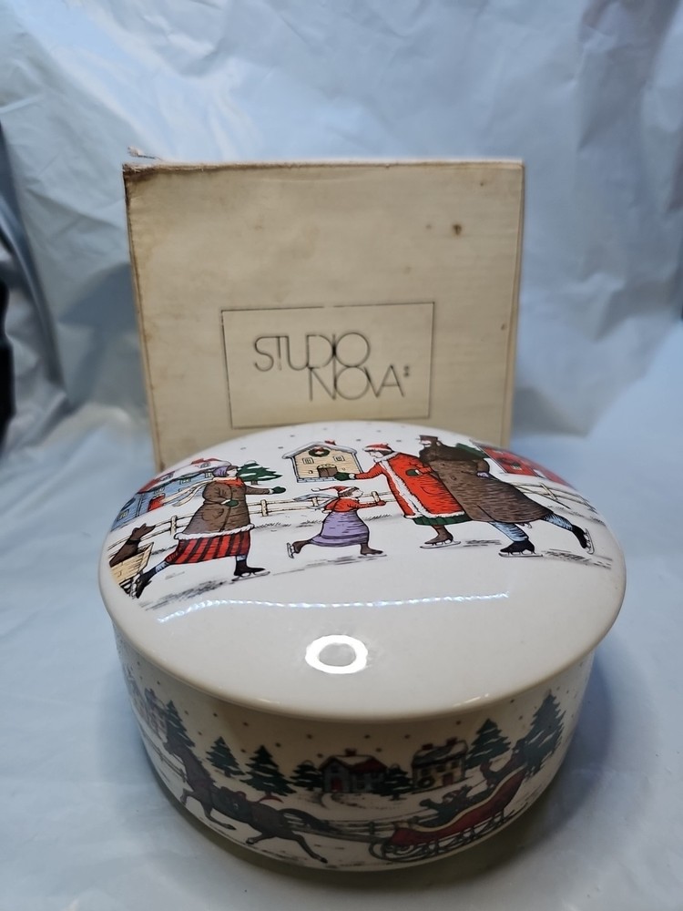 Studio Nova Christmas Shoppers Trinket Box