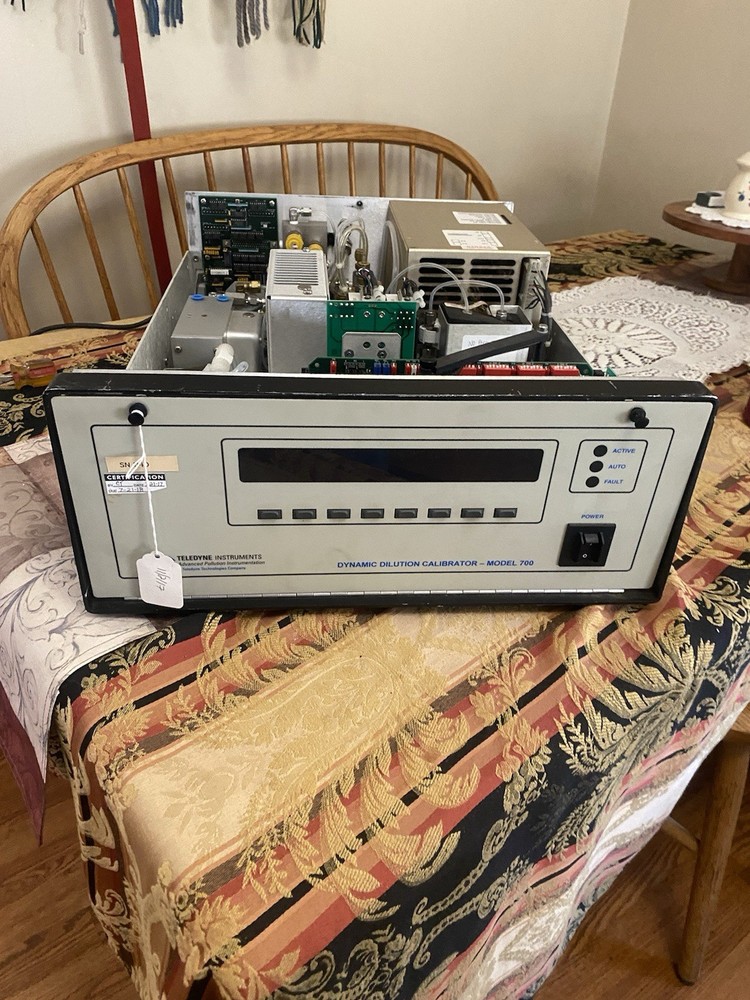 Teledyne Instrument API Dynamic Dilution Calibrator Model 700 Powers On See Desc