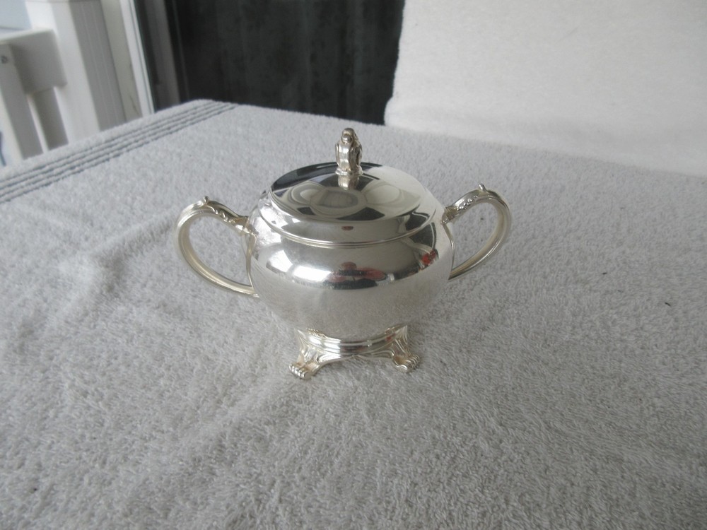 QUALITY~~ ~[ ONEIDA LTD ] SILVERPLATED LIDDED  SUGAR BOWL  ~CLEAN!!!!