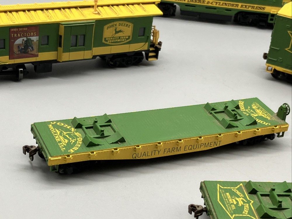 The Danbury Mint John Deere 2-Cylinder Express Train 5 Piece Set Display