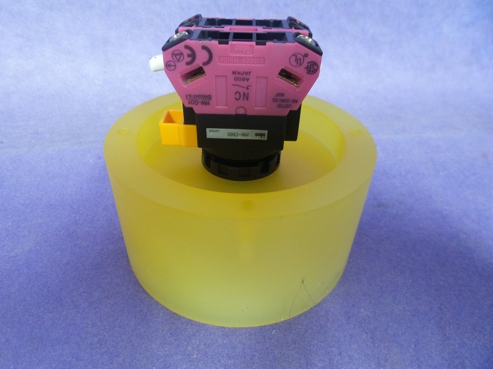 IDEC HW-CB02 PUSH BUTTON, USED